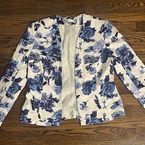 Tahari cropped floral pattern blazer white and blue size 8